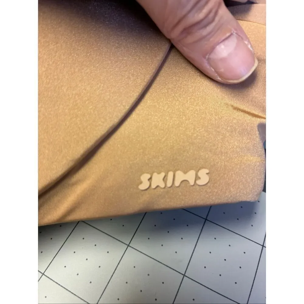 SKIMS NWT Push Up Plunge Bra in Ochre Size 34DD - Picture 5 of 9